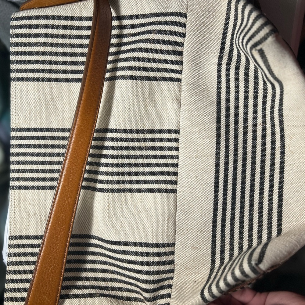 Fossil off white with black striped shoulder bag
with extra brown leather strap - Picture 5 of 14